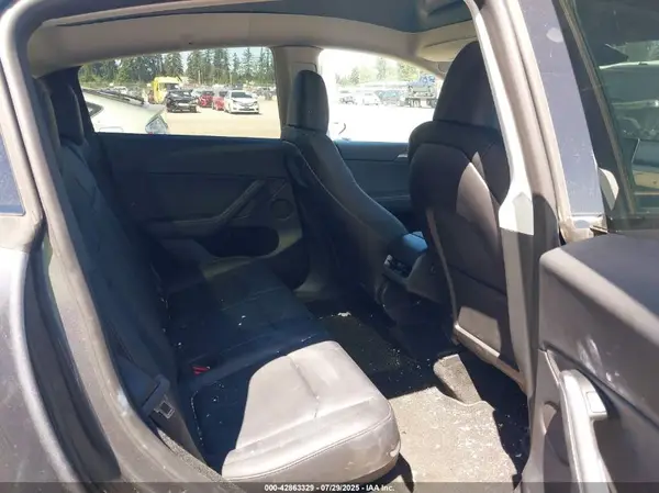 7SAYGDEF3PF913658 2023 TESLA MODEL Y - Image 8