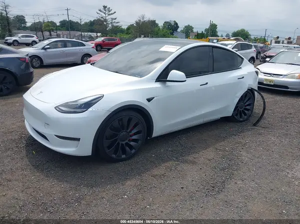 7SAYGDEF3RA268560 2024 TESLA MODEL Y - Image 2