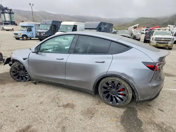 7SAYGDEF3RA296682 2024 TESLA MODEL Y - Image 2