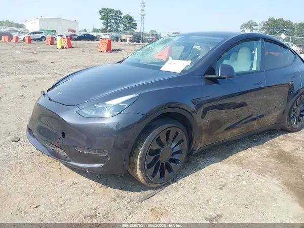 7SAYGDEF3RA312959 2024 TESLA MODEL Y - Image 2