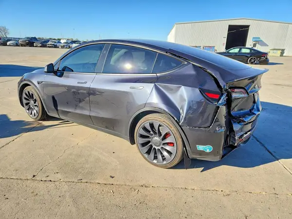 7SAYGDEF3RF080978 2024 TESLA MODEL Y - Image 2