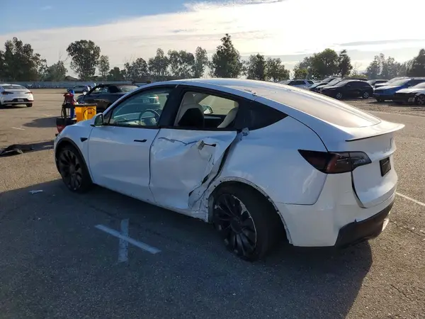 7SAYGDEF3RF166579 2024 TESLA MODEL Y - Image 2