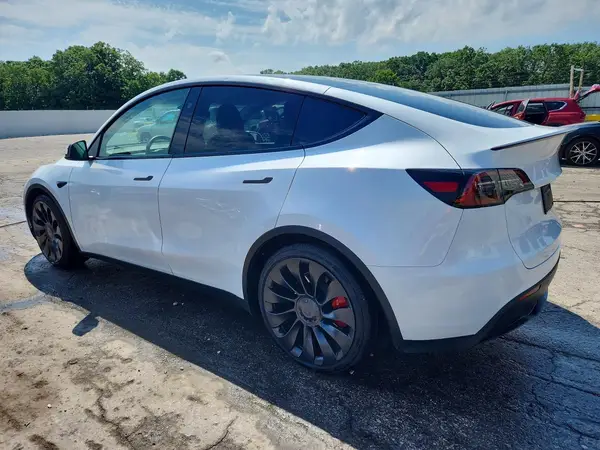 7SAYGDEF3SA346275 2025 TESLA MODEL Y - Image 2