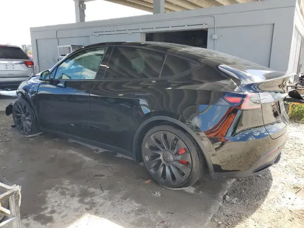 7SAYGDEF3SA369877 2025 TESLA MODEL Y - Image 2