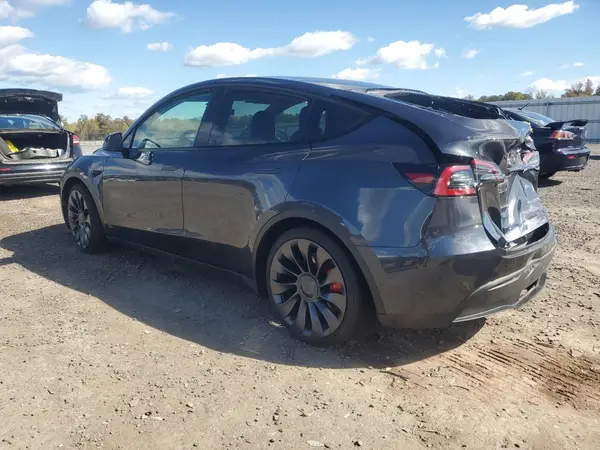 7SAYGDEF3SA370589 2025 TESLA MODEL Y - Image 2
