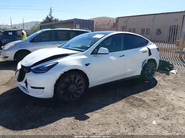 7SAYGDEF3SF218637 2025 TESLA MODEL Y - Image 2