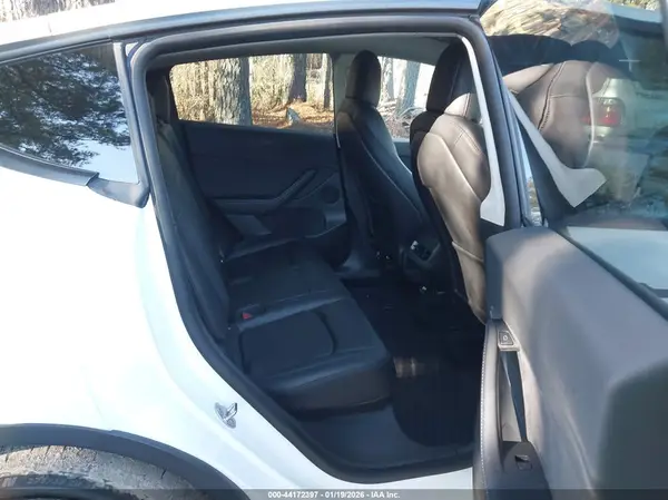 7SAYGDEF4NF376571 2022 TESLA MODEL Y - Image 8