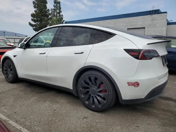7SAYGDEF4NF404563 2022 TESLA MODEL Y - Image 2