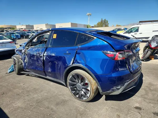 7SAYGDEF4NF407088 2022 TESLA MODEL Y - Image 2
