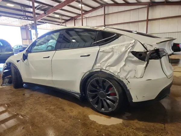 7SAYGDEF4NF437126 2022 TESLA MODEL Y - Image 2