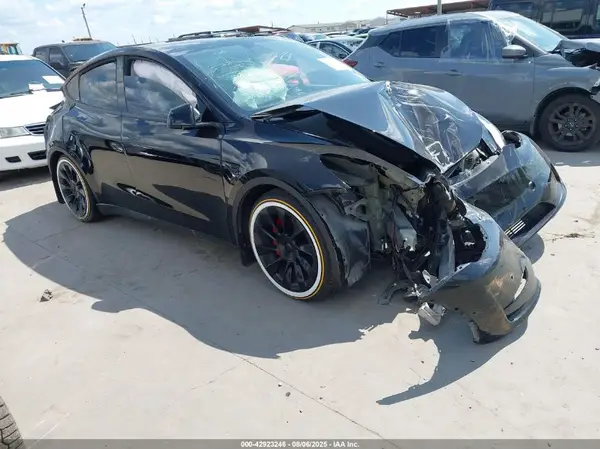 7SAYGDEF4NF443931 2022 TESLA MODEL Y - Image 1