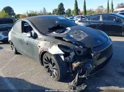 7SAYGDEF4NF460647 2022 TESLA MODEL Y