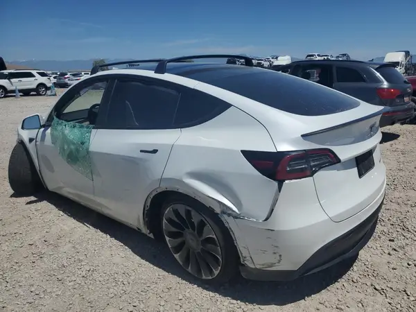 7SAYGDEF4NF522984 2022 TESLA MODEL Y - Image 2