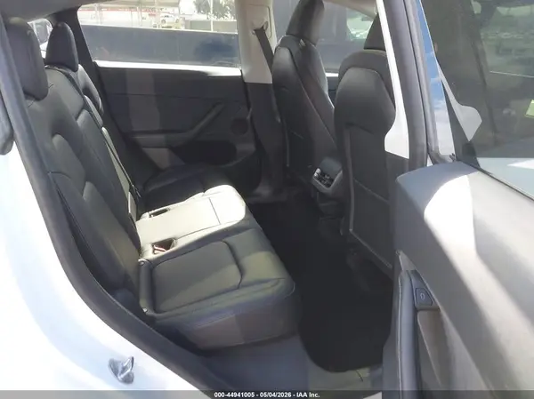 7SAYGDEF4NF523875 2022 TESLA MODEL Y - Image 8