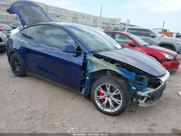 7SAYGDEF4NF524038 2022 TESLA MODEL Y - Image 1