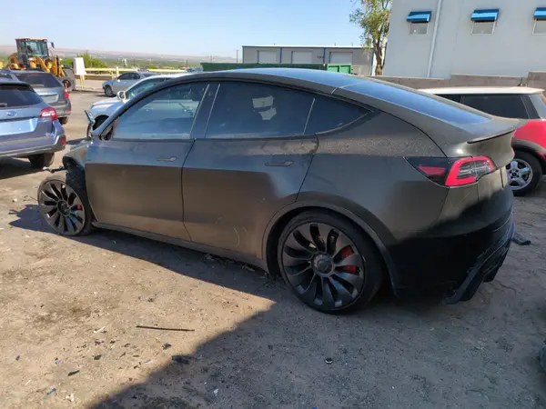 7SAYGDEF4NF546928 2022 TESLA MODEL Y - Image 2