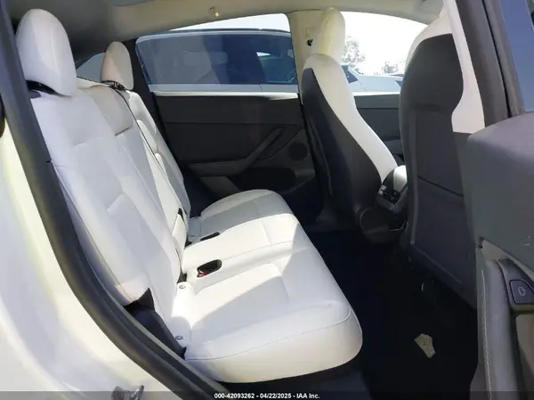 7SAYGDEF4NF555239 2022 TESLA MODEL Y - Image 8