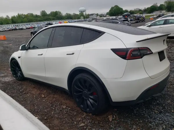 7SAYGDEF4NF564278 2022 TESLA MODEL Y - Image 2