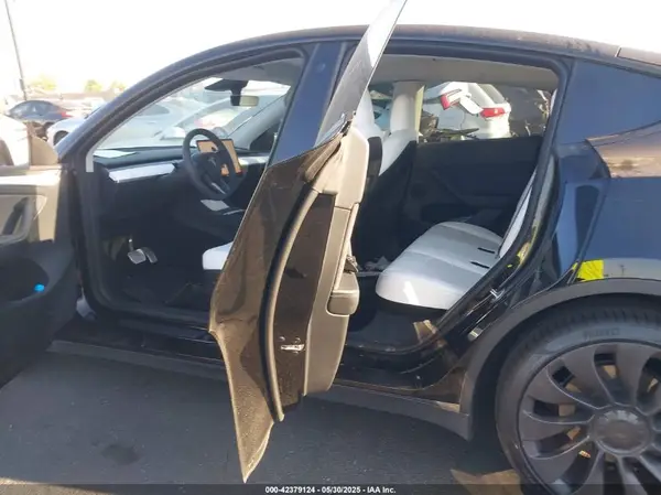7SAYGDEF4NF564975 2022 TESLA MODEL Y - Image 8