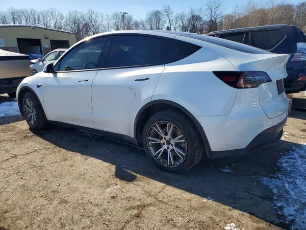 7SAYGDEF4PA049040 2023 TESLA MODEL Y - Image 2