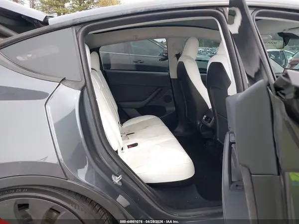 7SAYGDEF4PF647213 2023 TESLA MODEL Y - Image 8