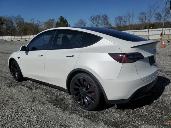 7SAYGDEF4PF665873 2023 TESLA MODEL Y - Image 2