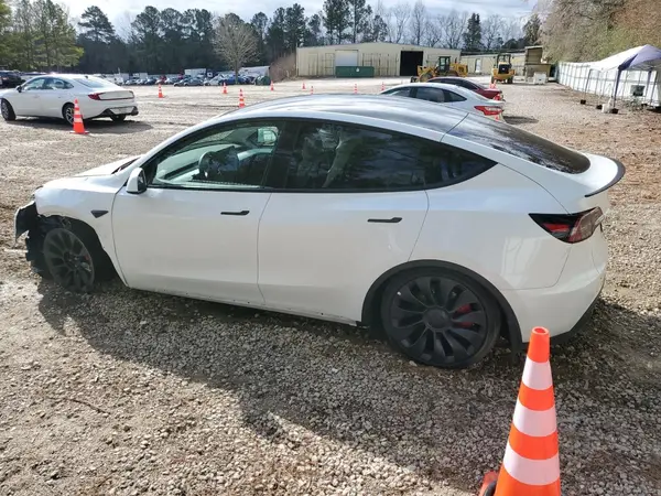 7SAYGDEF4PF699800 2023 TESLA MODEL Y - Image 2