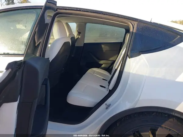 7SAYGDEF4PF701674 2023 TESLA MODEL Y - Image 8