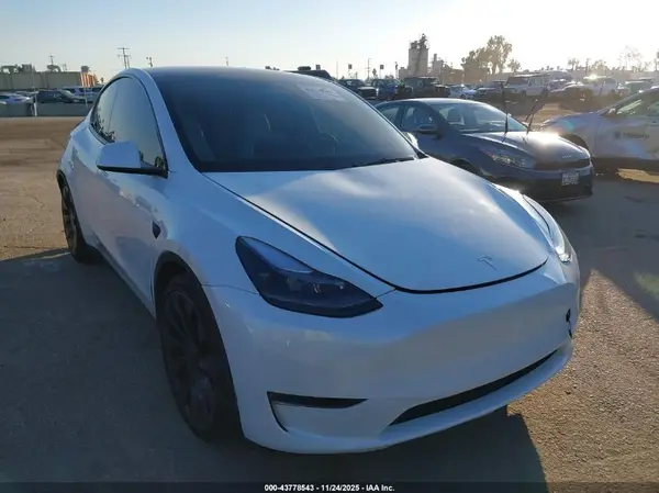 7SAYGDEF4PF738918 2023 TESLA MODEL Y - Image 1