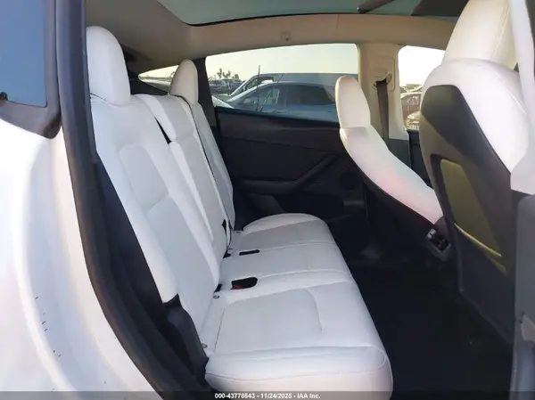 7SAYGDEF4PF738918 2023 TESLA MODEL Y - Image 8