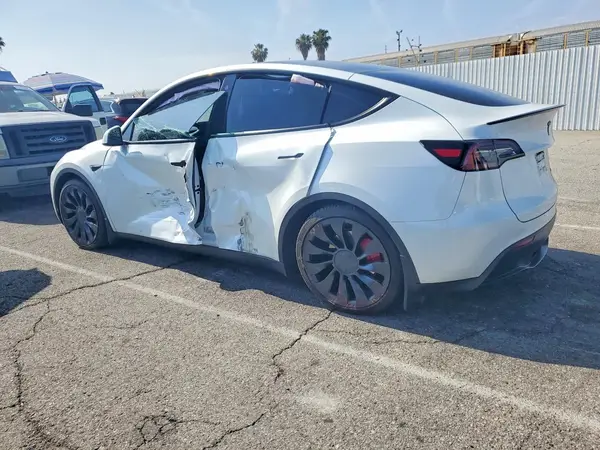 7SAYGDEF4PF762717 2023 TESLA MODEL Y - Image 2