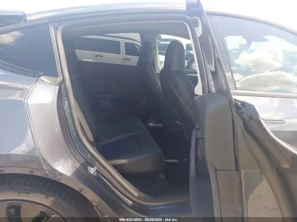 7SAYGDEF4PF785348 2023 TESLA MODEL Y - Image 8