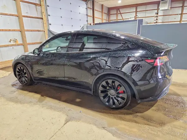 7SAYGDEF4PF788069 2023 TESLA MODEL Y - Image 2