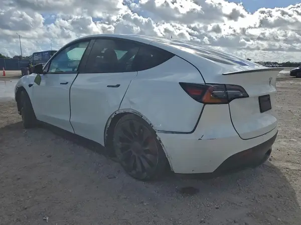7SAYGDEF4PF790288 2023 TESLA MODEL Y - Image 2