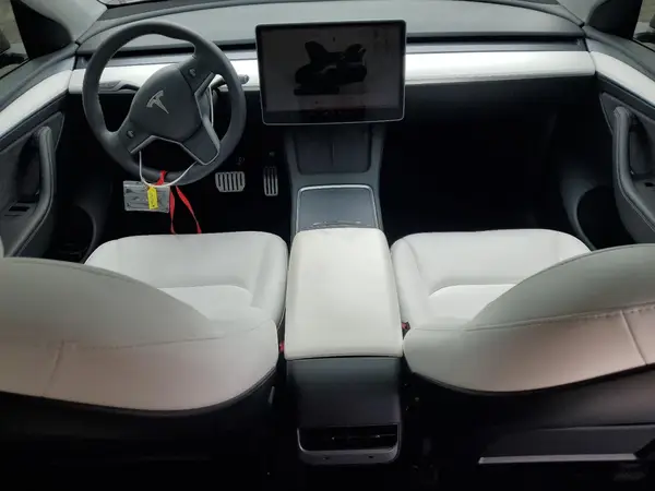 7SAYGDEF4PF795264 2023 TESLA MODEL Y - Image 8
