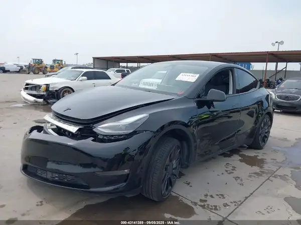 7SAYGDEF4PF831065 2023 TESLA MODEL Y - Image 2