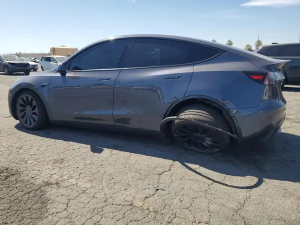 7SAYGDEF4PF833706 2023 TESLA MODEL Y - Image 2