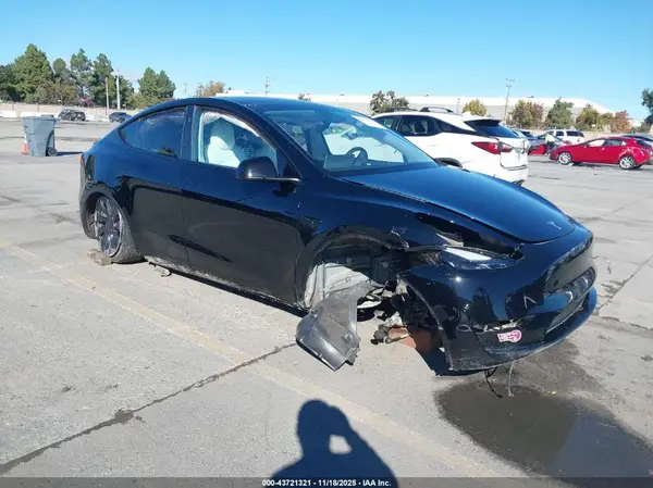 7SAYGDEF4PF847654 2023 TESLA MODEL Y - Image 1