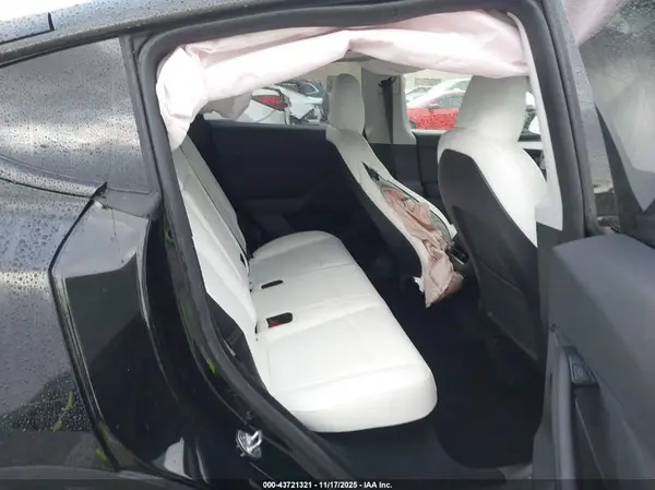 7SAYGDEF4PF847654 2023 TESLA MODEL Y - Image 8