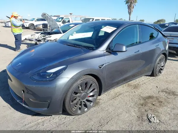 7SAYGDEF4PF895798 2023 TESLA MODEL Y - Image 2