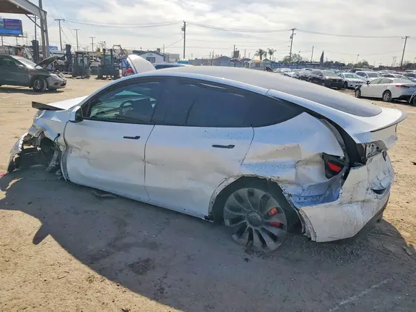 7SAYGDEF4PF918688 2023 TESLA MODEL Y - Image 2