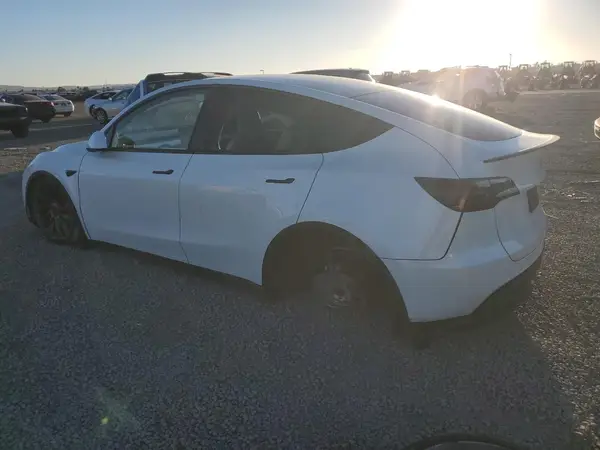 7SAYGDEF4PF964926 2023 TESLA MODEL Y - Image 2
