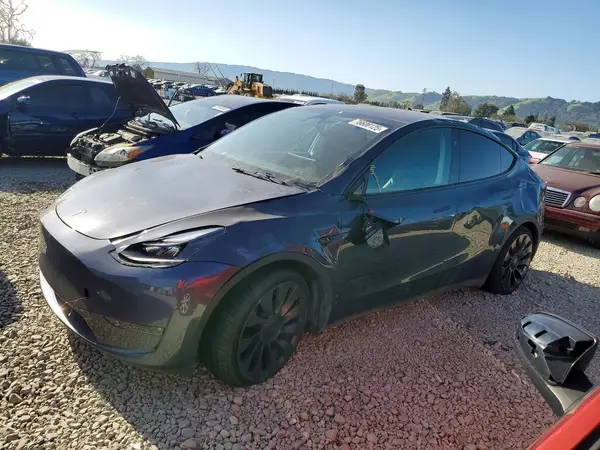 7SAYGDEF4PF979359 2023 TESLA MODEL Y - Image 1