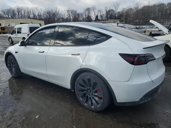 7SAYGDEF4RA265649 2024 TESLA MODEL Y - Image 2