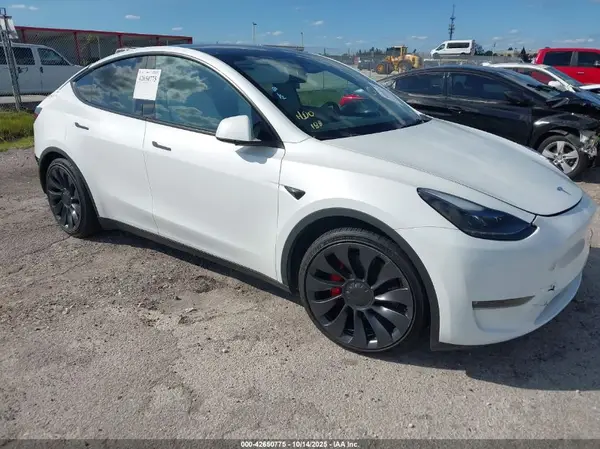 7SAYGDEF4RA267997 2024 TESLA MODEL Y - Image 1