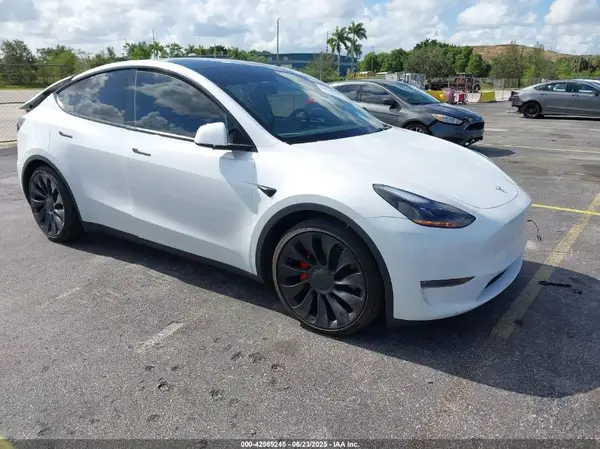 7SAYGDEF4RA288834 2024 TESLA MODEL Y - Image 1