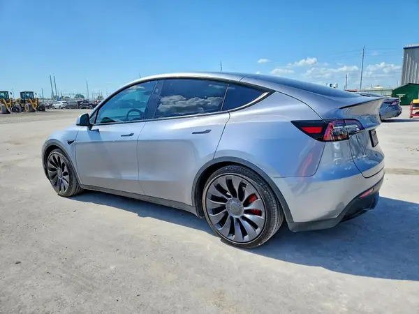 7SAYGDEF4RA292754 2024 TESLA MODEL Y - Image 2