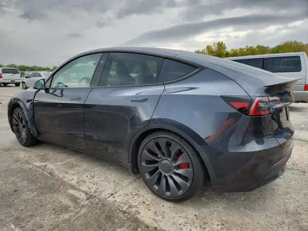 7SAYGDEF4RA296822 2024 TESLA MODEL Y - Image 2