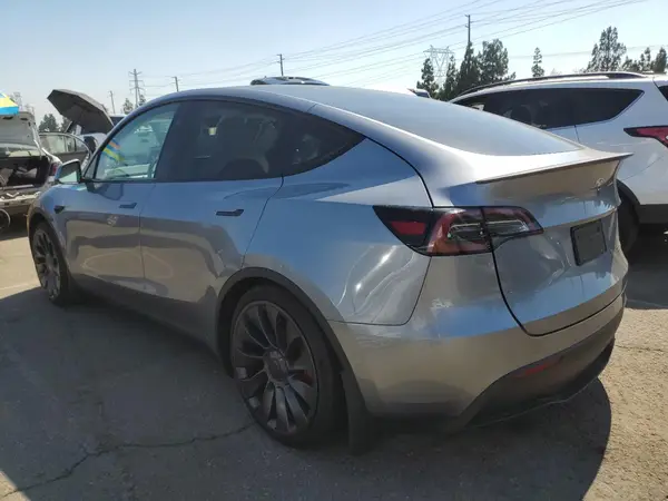 7SAYGDEF4RA300531 2024 TESLA MODEL Y - Image 2