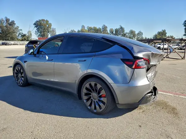 7SAYGDEF4RA305700 2024 TESLA MODEL Y - Image 2